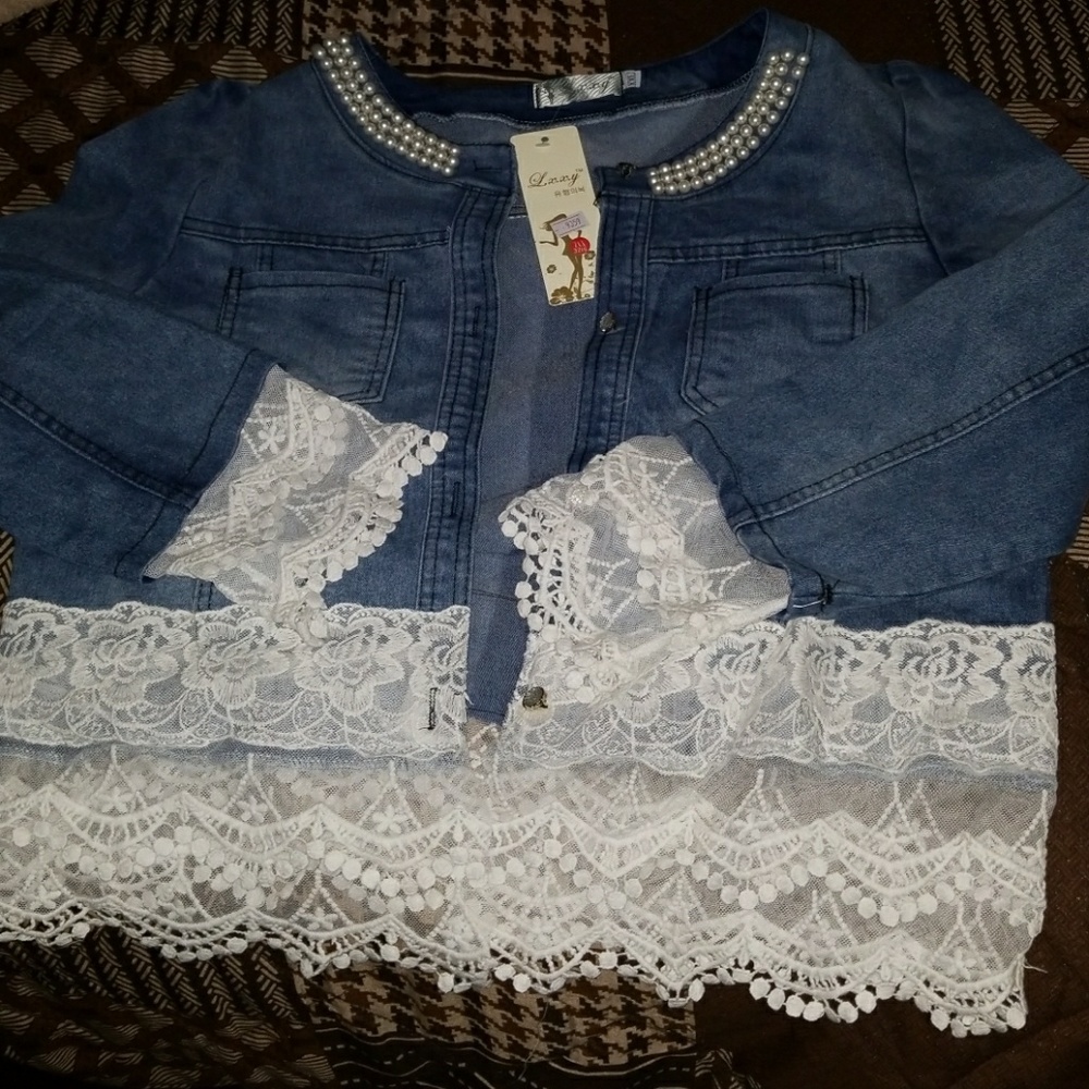 Jean jacket with lace